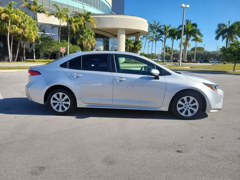 Used 2024 Toyota Corolla LE image 2