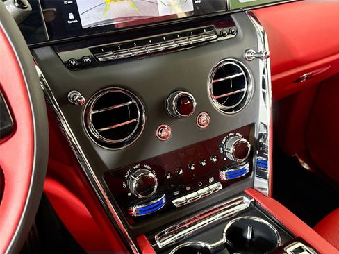 Used 2025 Rolls-Royce Cullinan image 22