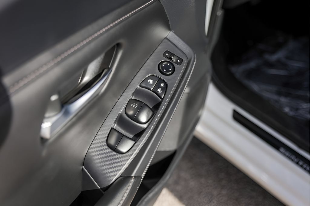 Used 2024 Nissan Sentra SV FWD image 22