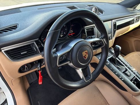 Used 2017 Porsche Macan AWD/4WD image 10