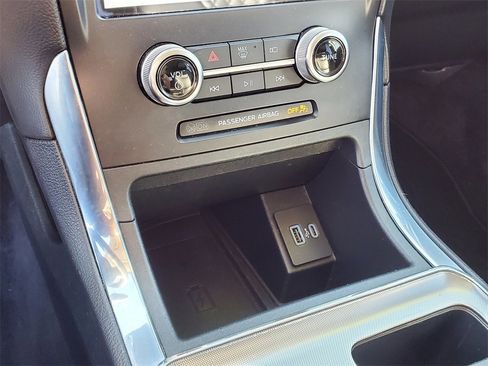 Used 2024 Ford Edge Titanium image 17