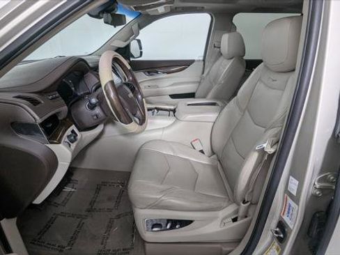 Used 2017 Cadillac Escalade ESV Luxury image 14