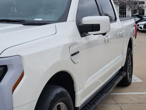 Used 2022 Ford F150 Lightning Lariat image 10