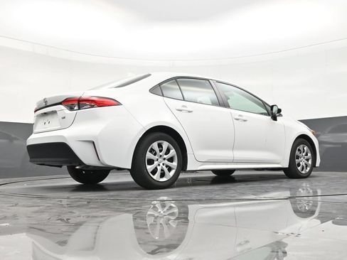 Used 2025 Toyota Corolla LE FWD image 24