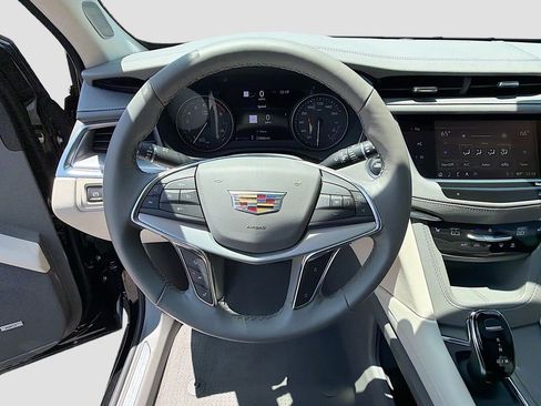 Certified 2024 Cadillac XT5 Premium Luxury w/ Technology Package FWD image 9