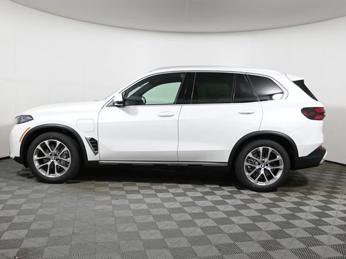Used 2026 BMW X5 xDrive50e AWD/4WD image 2