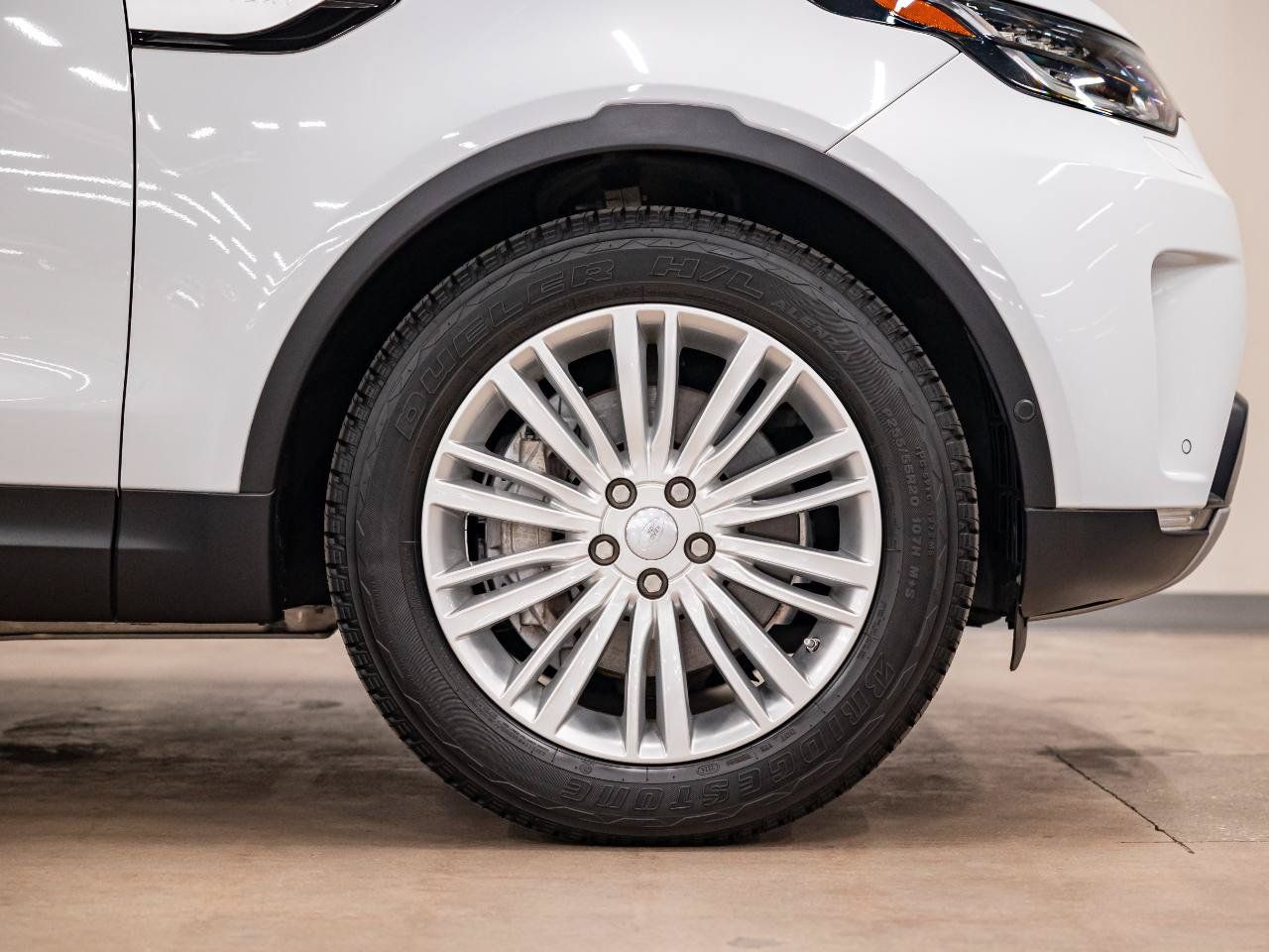 Used 2019 Land Rover Discovery HSE AWD/4WD image 38