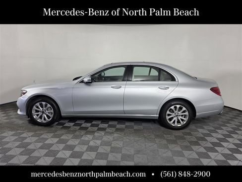 Used 2017 Mercedes-Benz E 300 4MATIC image 3