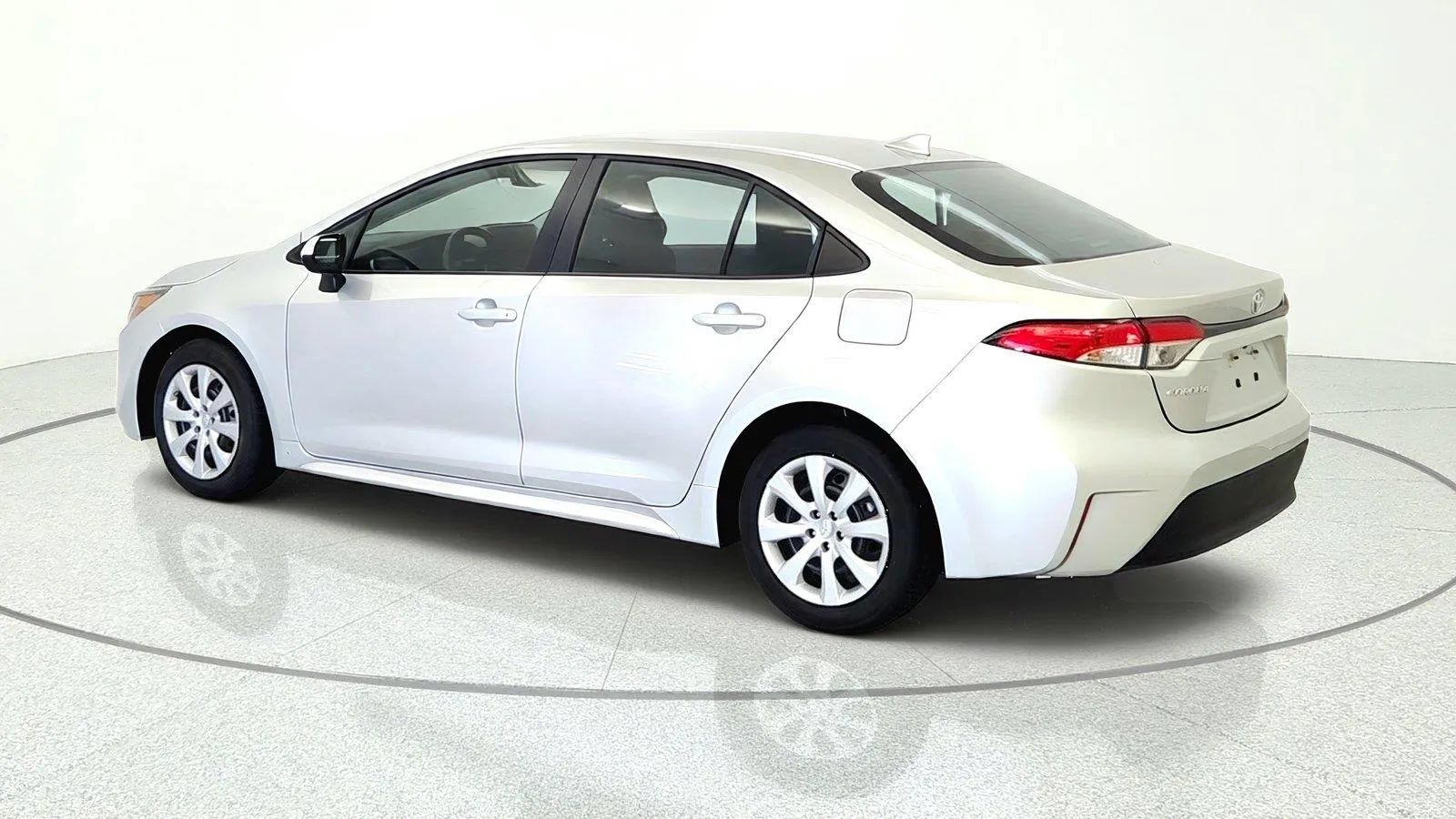 Used 2025 Toyota Corolla LE FWD image 6