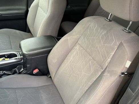 Used 2018 Toyota Tacoma TRD Sport image 33