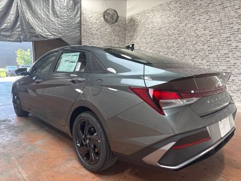 New 2026 Hyundai Elantra SEL Sport FWD image 5
