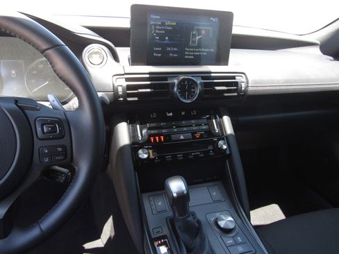 Used 2025 Lexus IS 300 F Sport RWD image 16