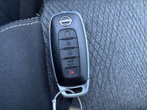 Used 2025 Nissan Rogue SV FWD image 28