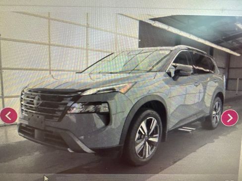 Used 2025 Nissan Rogue SL AWD/4WD image 1