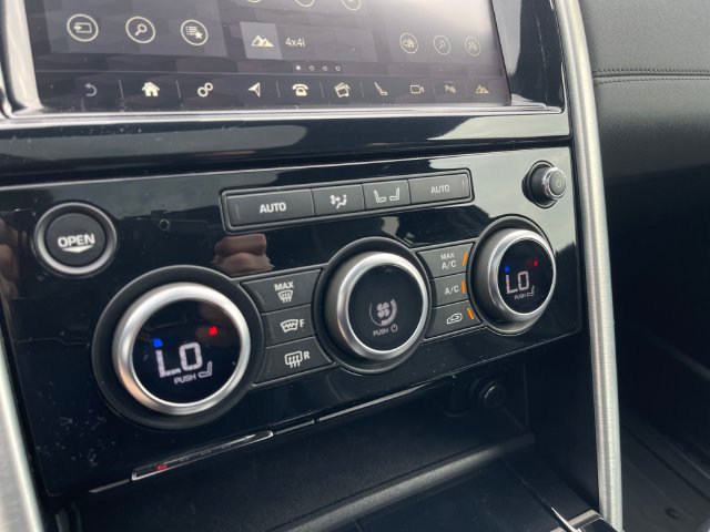 Used 2018 Land Rover Discovery HSE AWD/4WD image 24