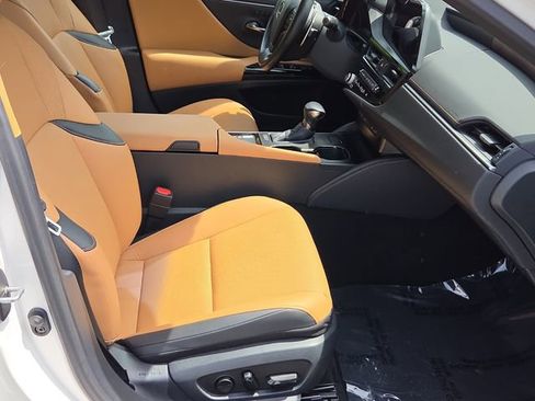 Used 2024 Lexus ES 350 w/ Premium Package FWD image 18
