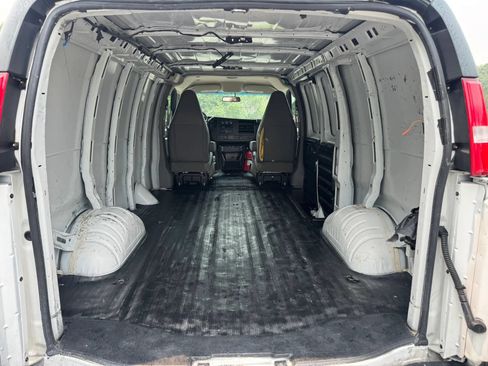 Used 2021 Chevrolet Express 2500 w/ Driver Convenience Package RWD image 20