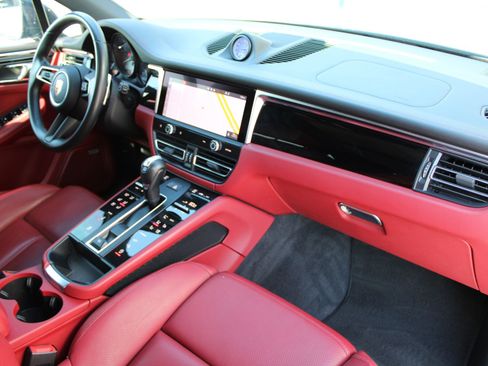 Certified 2024 Porsche Macan S image 27