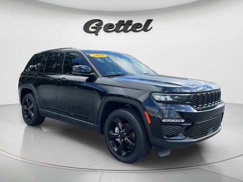 Used 2023 Jeep Grand Cherokee Limited w/ Black Appearance Package AWD/4WD image 3