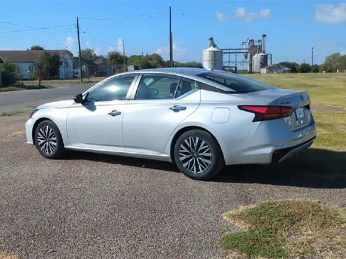 Used 2024 Nissan Altima 2.5 SV image 6