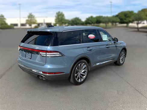 Certified 2025 Lincoln Aviator Reserve RWD image 7