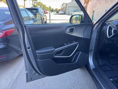 Used 2025 Kia Soul LX w/ LX Technology Package image 18