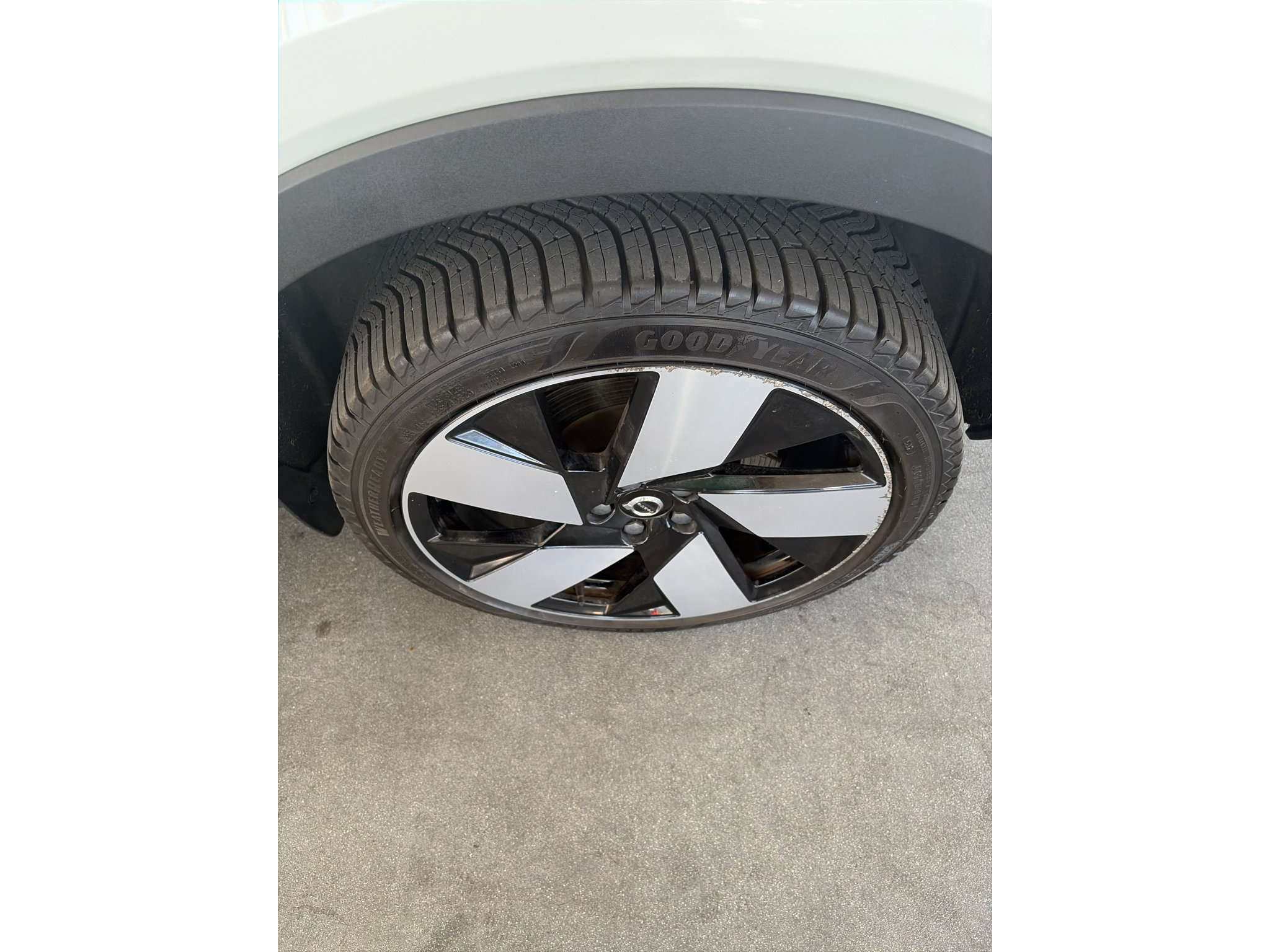 Used 2023 Volvo C40 P8 Recharge Ultimate AWD/4WD image 17