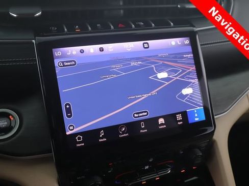 Used 2025 Jeep Grand Cherokee Limited w/ Black Appearance Package image 5