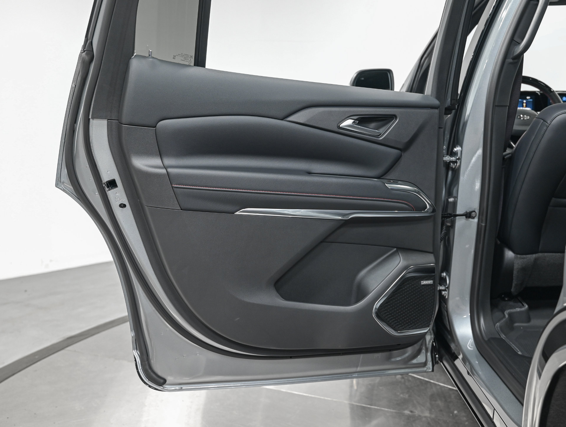 Used 2026 Chevrolet Traverse RS FWD image 26