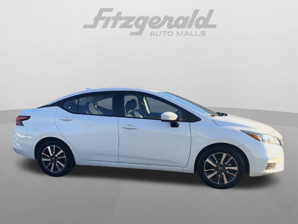 Used 2022 Nissan Versa SV FWD image 2