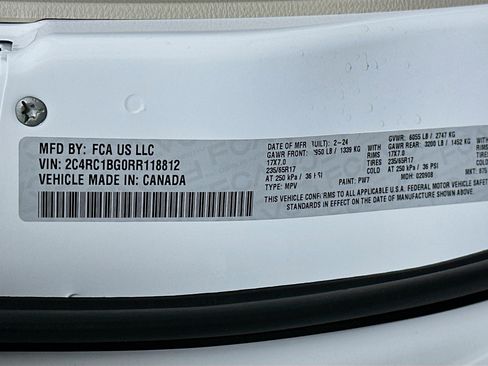 Used 2024 Chrysler Pacifica Touring-L image 12