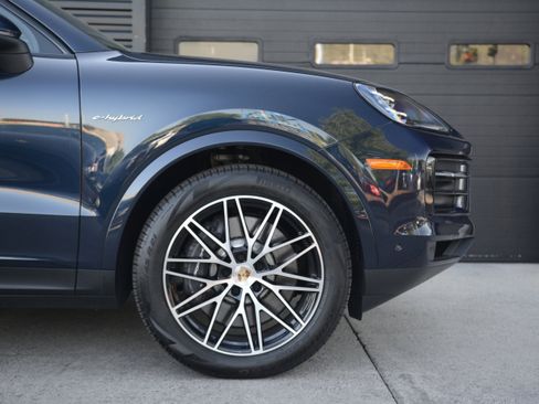 Certified 2025 Porsche Cayenne E-Hybrid Coupe AWD/4WD image 3