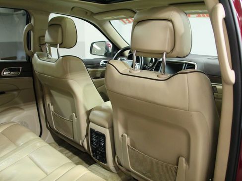 Used 2016 Jeep Grand Cherokee Overland AWD/4WD image 24