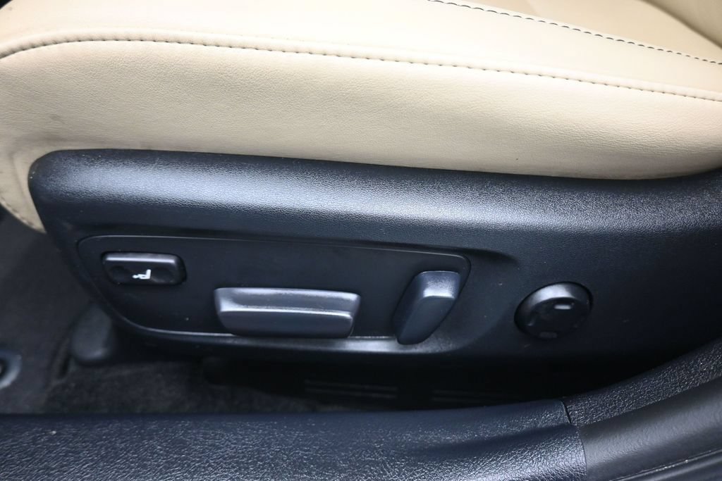 Used 2016 Toyota Avalon Limited w/ Toyota Safety Sense Package FWD image 13