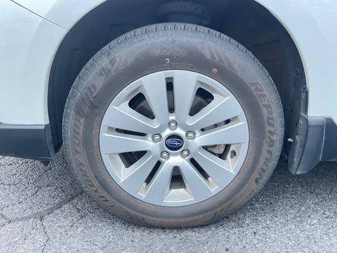 Used 2019 Subaru Outback 2.5i Premium image 11