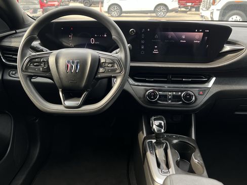 Used 2025 Buick Envista Preferred image 10