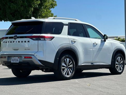 Used 2022 Nissan Pathfinder SL AWD/4WD image 4