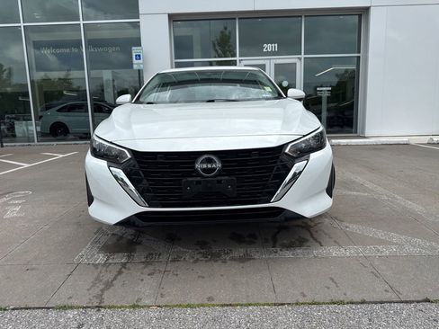 Used 2024 Nissan Sentra SV FWD image 2