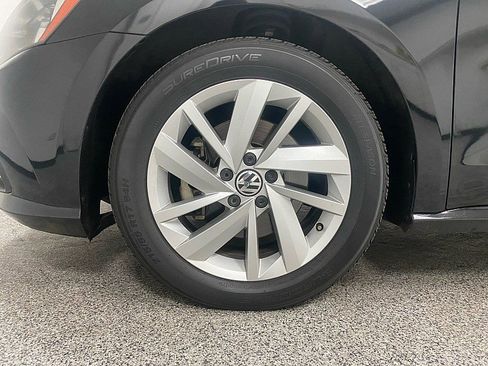 Used 2018 Volkswagen Passat 2.0T SE image 26