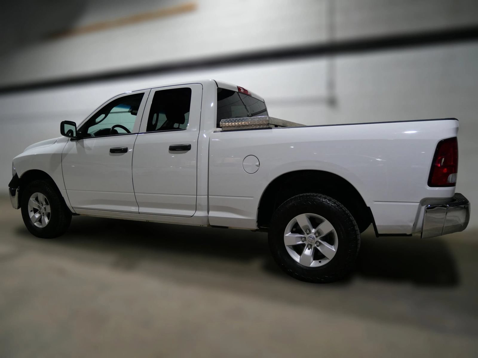 Used 2018 RAM 1500 Tradesman w/ Chrome Appearance Group AWD/4WD image 3