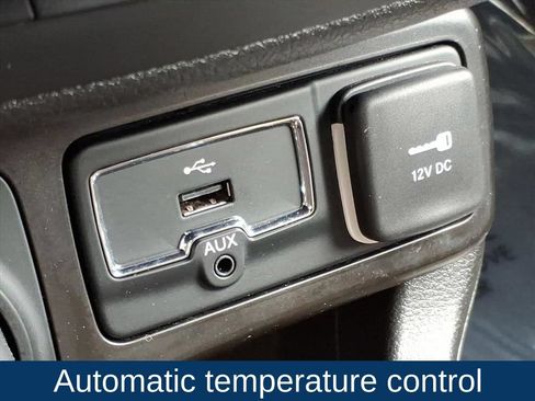 Used 2023 Jeep Renegade Trailhawk AWD/4WD image 6