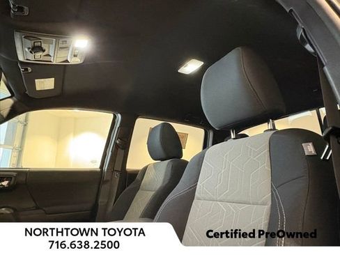 Used 2022 Toyota Tacoma TRD Off-Road AWD/4WD image 7