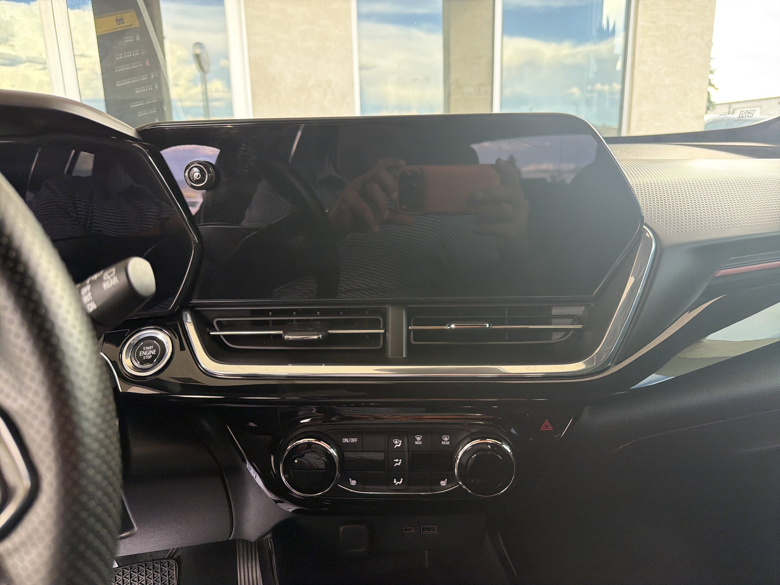 Used 2024 Chevrolet Trax RS w/ Sunroof Package FWD image 13