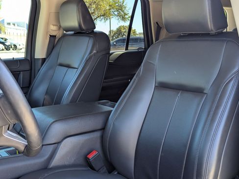 Used 2022 Ford Expedition XLT image 13