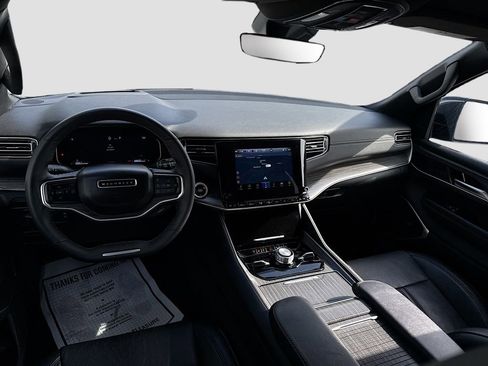 Used 2024 Jeep Wagoneer L Series III w/ Flexible Seating Group image 25