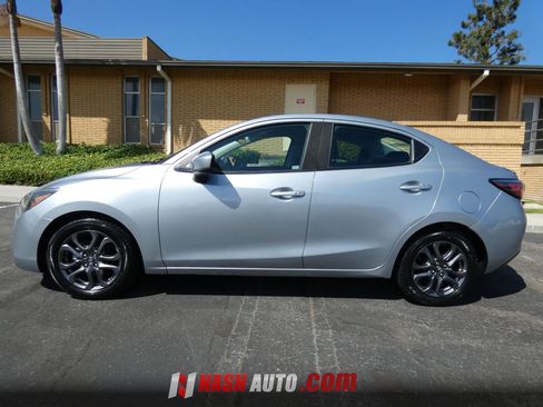 Used 2019 Toyota Yaris LE FWD image 14