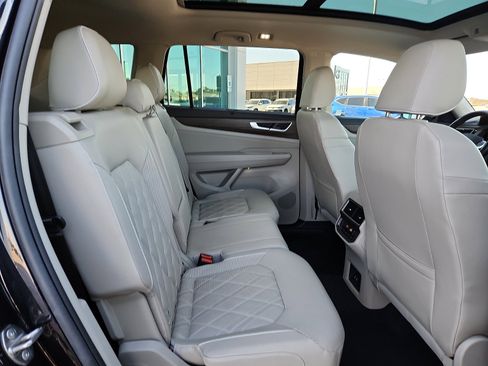 Used 2024 Volkswagen Atlas SEL Premium R-Line image 14