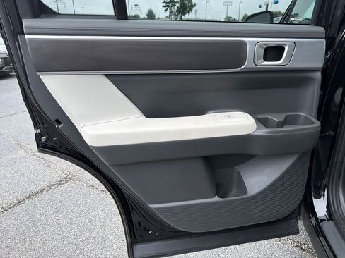 Used 2025 Hyundai Santa Fe SE FWD image 22
