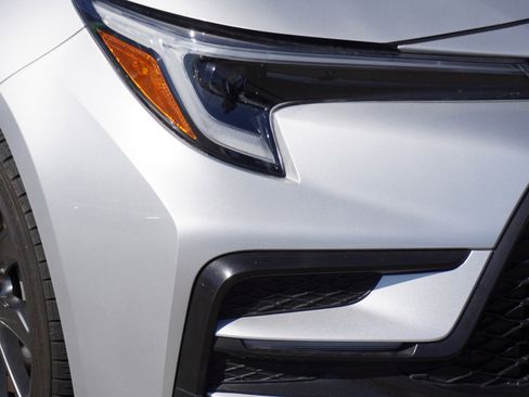 Used 2024 Toyota Corolla SE image 3