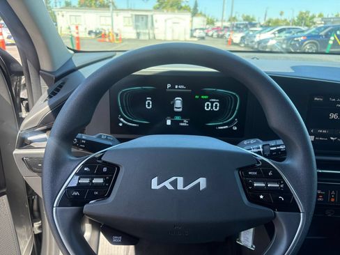 Used 2026 Kia Niro LX FWD image 25
